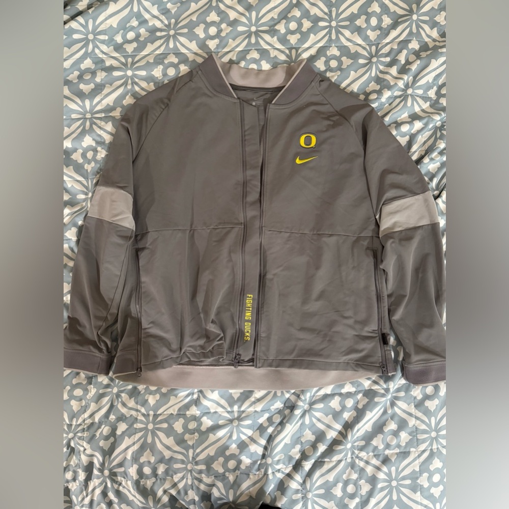 Nike Gray Jacket with Subtle Accents
